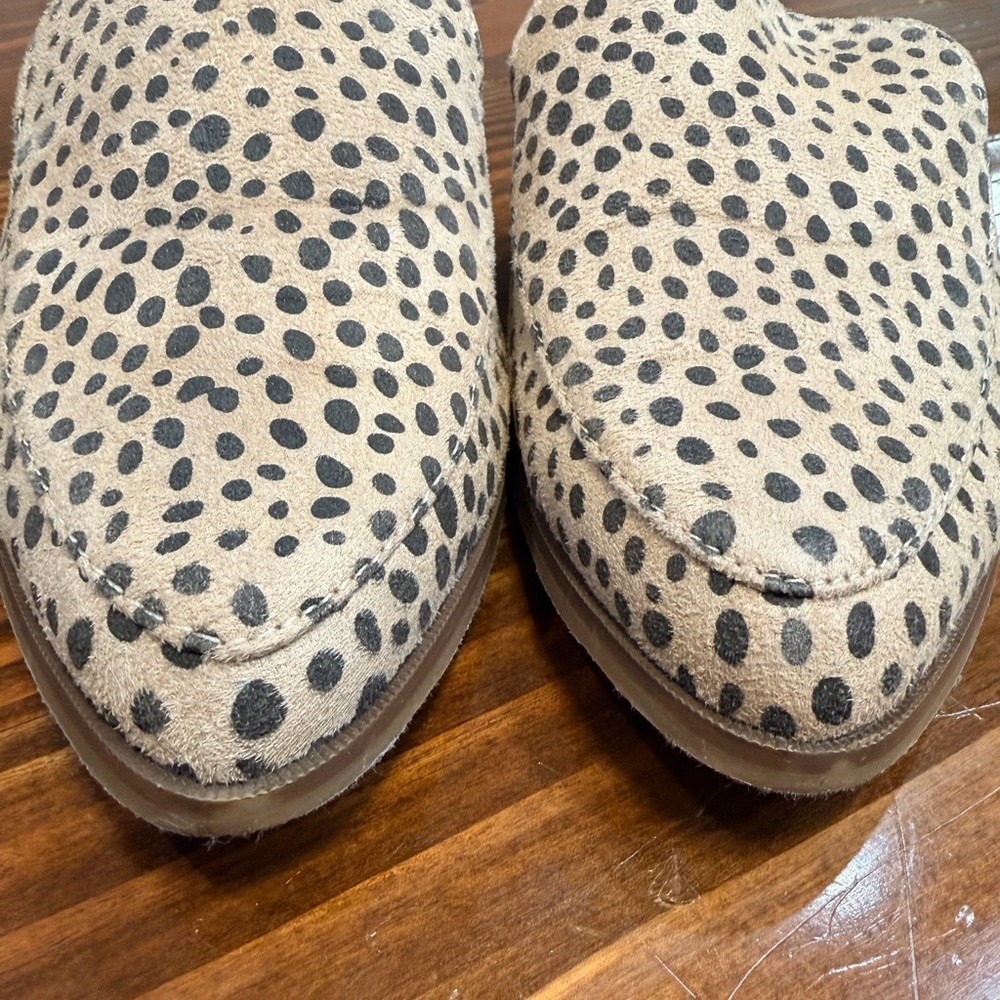 CL by Laundry Mules Women‎ 7 Tan Dalmatian Pointed Toe Slip On Flats - Picture 9 of 11